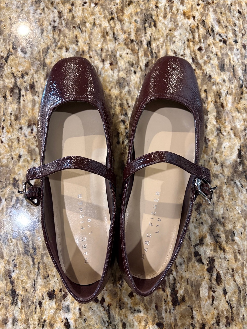 Marc Fisher Womens Patent Mary Jane Shoes in Burgundy